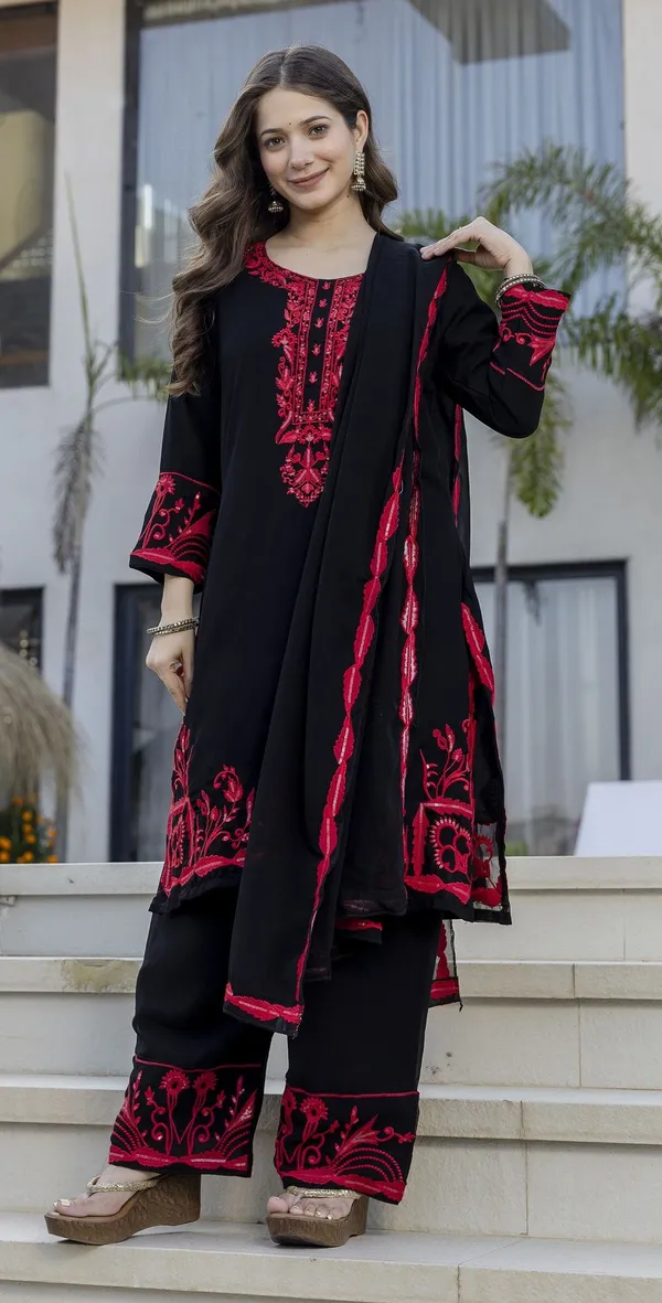 Black_Georgette_Straight_Embroidered_Kurta_Set_For_Women