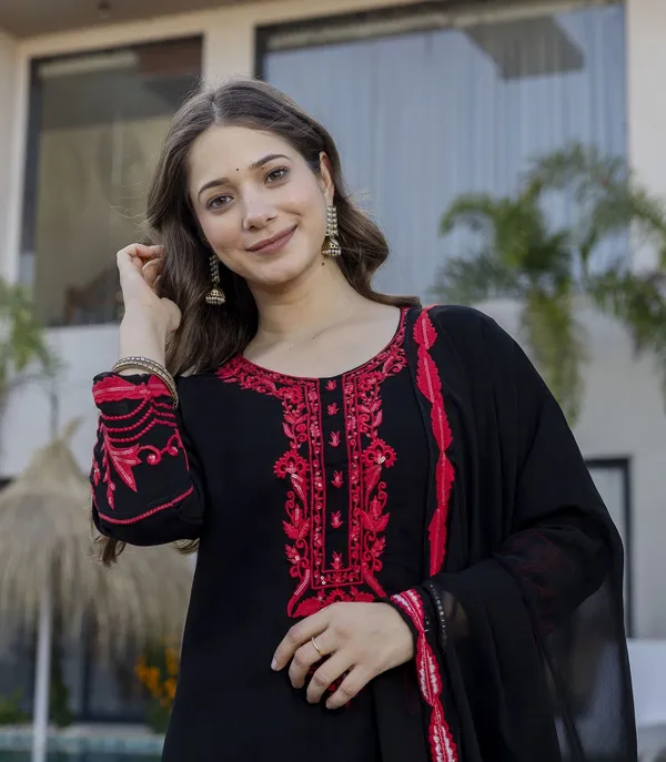 Black_Georgette_Straight_Embroidered_Kurta_Set_For_Women