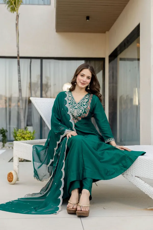 Green_Cotton_Anarkali_Embroidered_Kurta_Set_For_Women