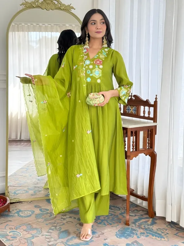 Green_Cotton_Anarkali_Floral_Embroidered_Kurta_Set_For_Women