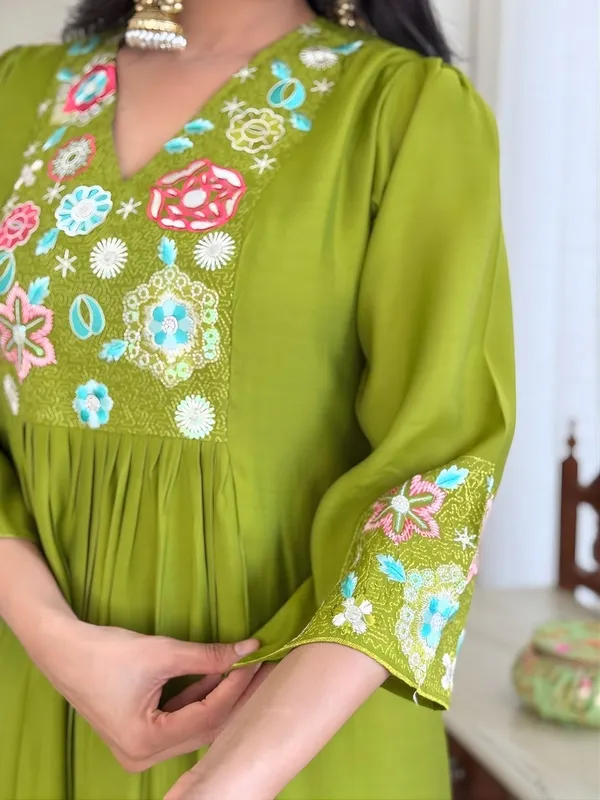 Green_Cotton_Anarkali_Floral_Embroidered_Kurta_Set_For_Women