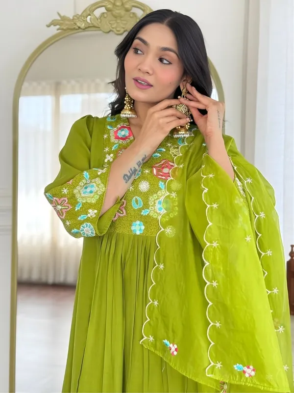 Green_Cotton_Anarkali_Floral_Embroidered_Kurta_Set_For_Women
