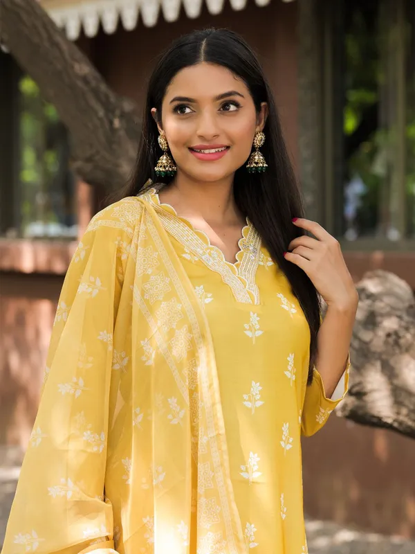 Yellow_Rayon_Embroidered_Kurta_Set_For_Women