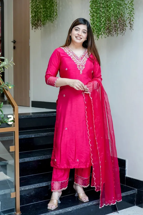 Pink_Viscose_Chanderi_Embroidered_Kurta_Set_For_Women