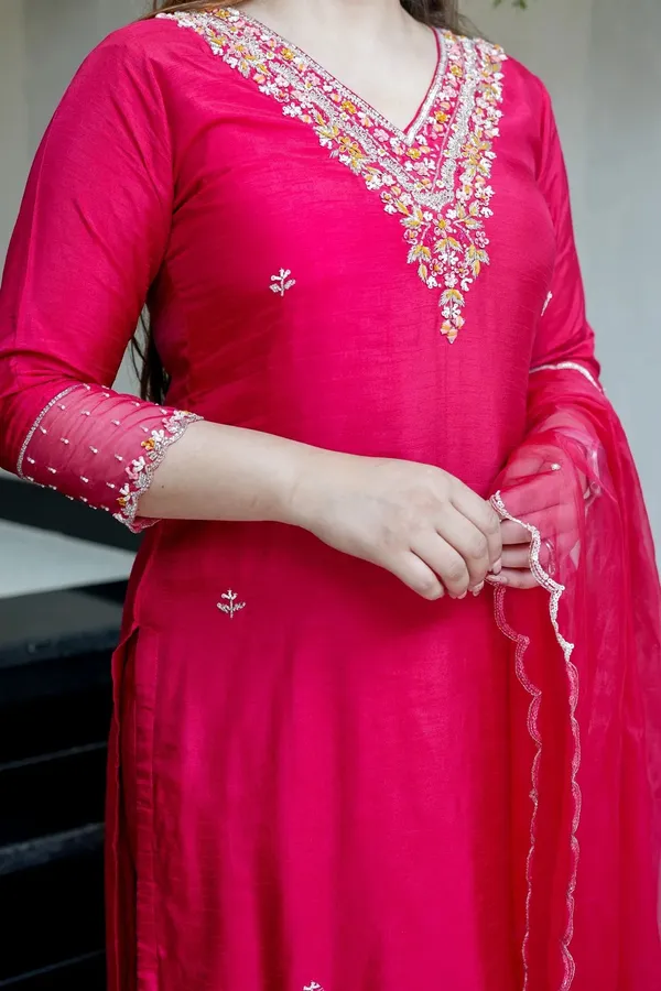 Pink_Viscose_Chanderi_Embroidered_Kurta_Set_For_Women