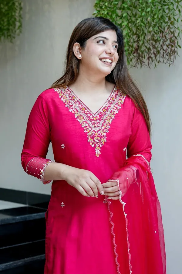 Pink_Viscose_Chanderi_Embroidered_Kurta_Set_For_Women