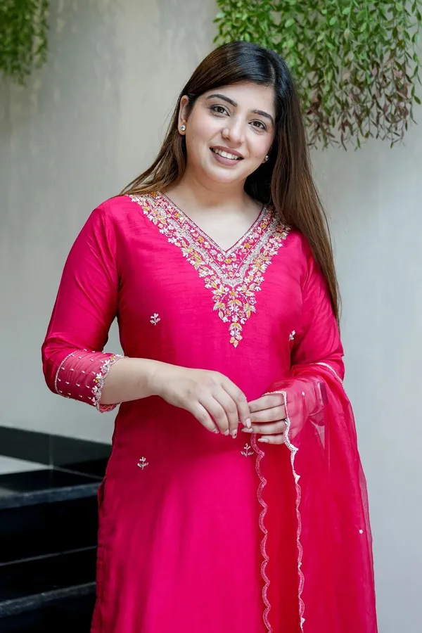 Pink_Viscose_Chanderi_Embroidered_Kurta_Set_For_Women