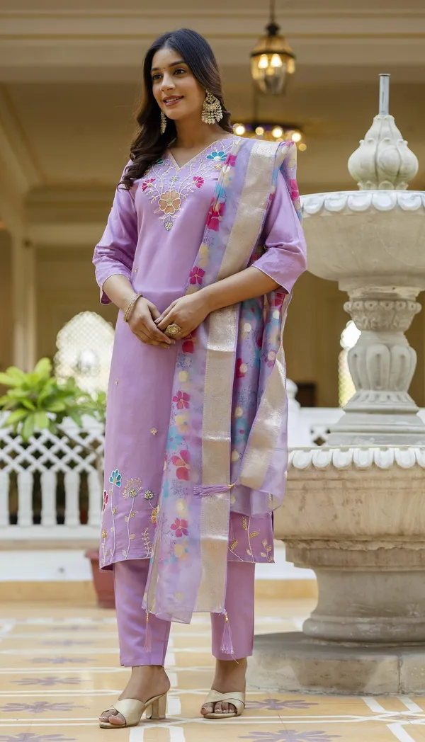 Lavender_Viscose_Gadwal_Straight_Floral_Embroidered_Kurta_Set_For_Women