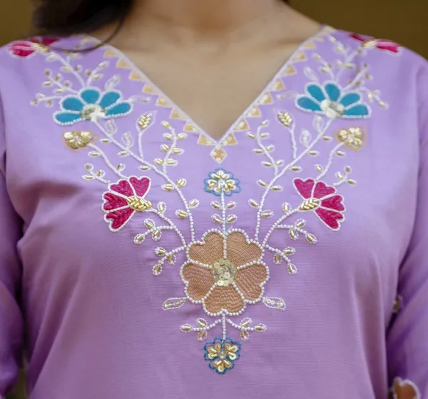 Lavender_Viscose_Gadwal_Straight_Floral_Embroidered_Kurta_Set_For_Women