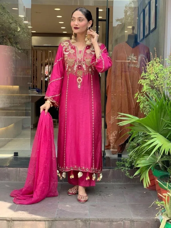 Pink_Cotton_Embroidered_Kurta_Set_For_Women