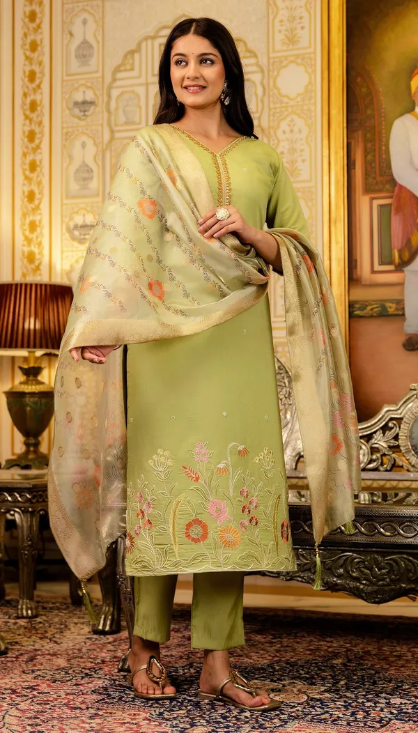 Green_Viscose_Straight_Floral_Embroidered_Kurta_Set_For_Women