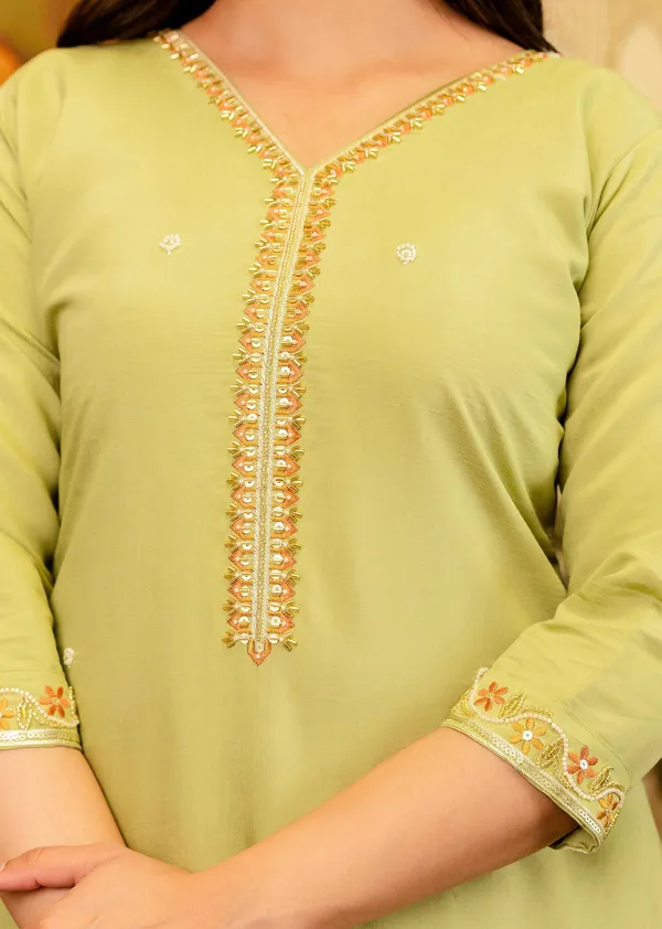 Green_Viscose_Straight_Floral_Embroidered_Kurta_Set_For_Women