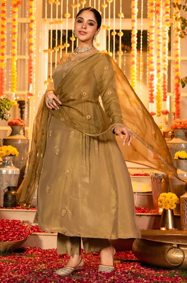 Olive_Chanderi_Silk_Embroidered_Straight_Kurta_Set_For_Women