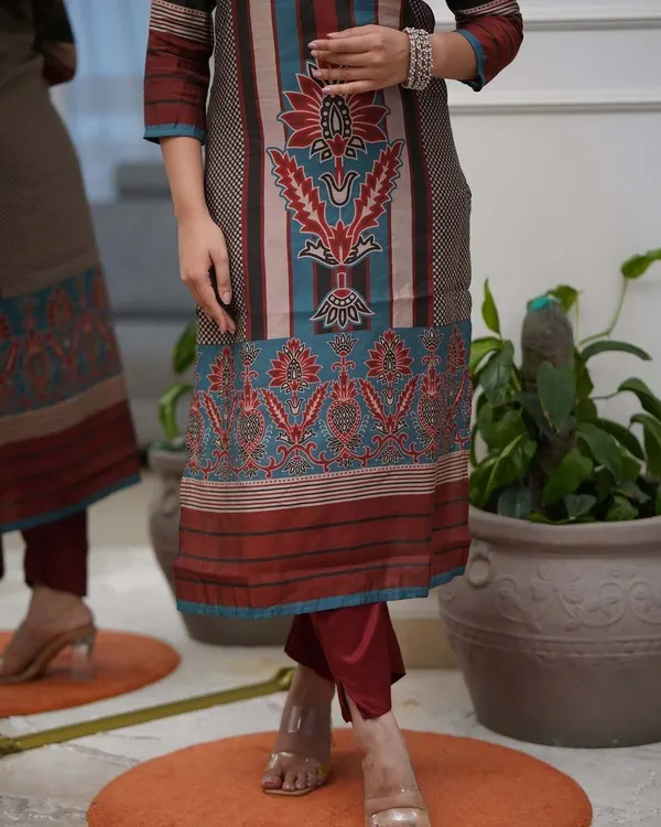 Multicolor_Rayon_Straight_Printed_Kurta_Set_For_Women