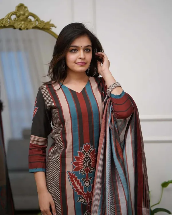 Multicolor_Rayon_Straight_Printed_Kurta_Set_For_Women