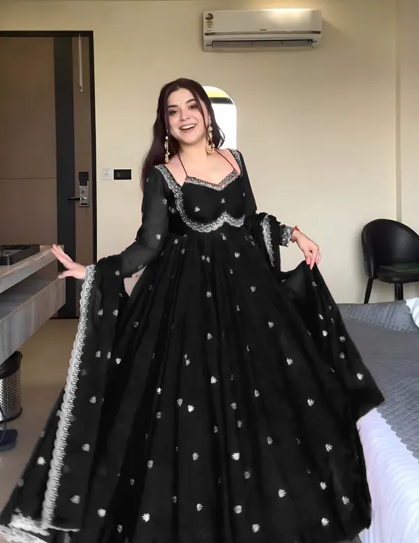 Black_Georgette_Embroidered_Anarkali_Kurta_Set_For_Women