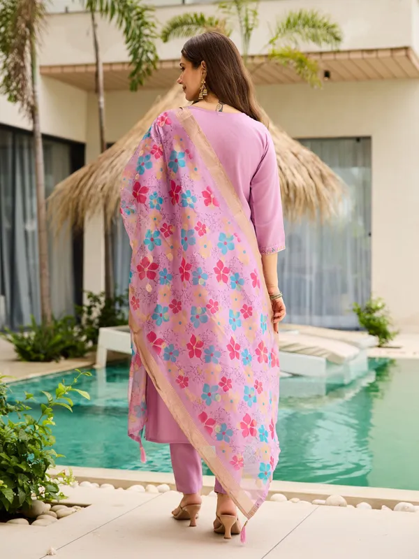 Lavender_Viscose_Gadwal_Straight_Floral_Embroidered_Kurta_Set_For_Women