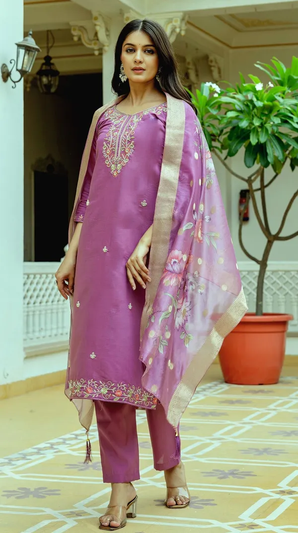 Lavender_Chanderi_Silk_Embroidered_Straight_Kurta_Set_For_Women