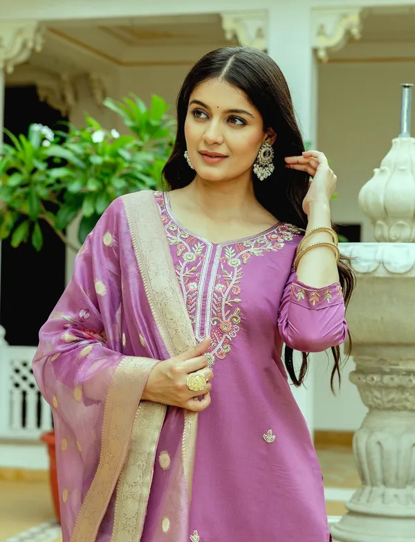 Lavender_Chanderi_Silk_Embroidered_Straight_Kurta_Set_For_Women