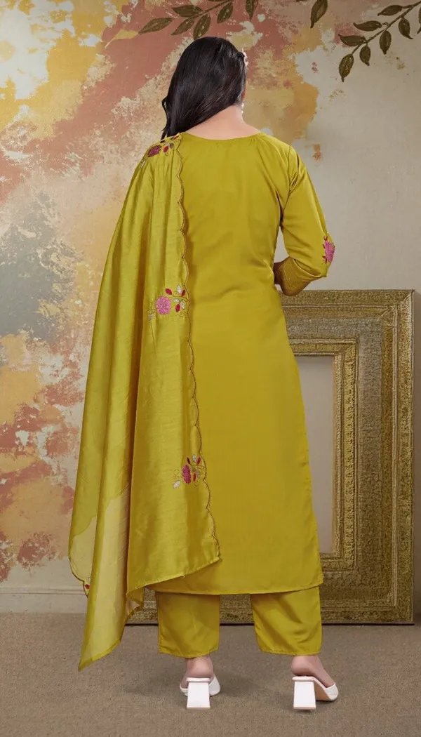 Green_Cotton_Embroidered_Festive_Kurta_Set_For_Women