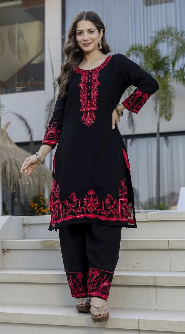 Black_Georgette_Straight_Thread_Embroidered_Kurta_Set_For_Women
