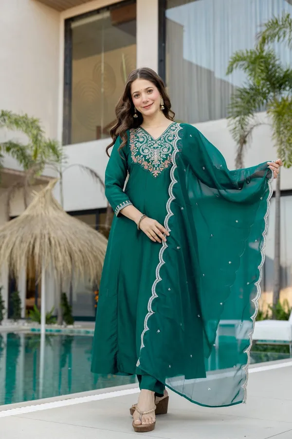 Green_Chinon_Embroidered_Anarkali_Kurta_Set_For_Women