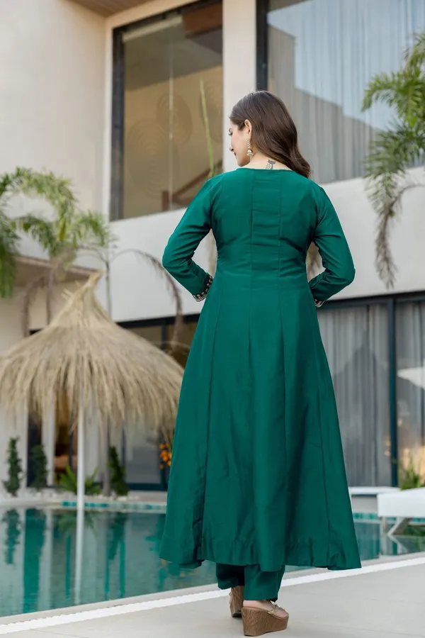 Green_Chinon_Embroidered_Anarkali_Kurta_Set_For_Women