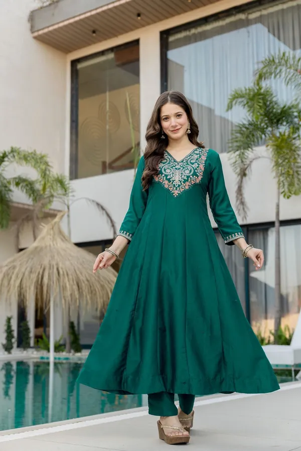 Green_Chinon_Embroidered_Anarkali_Kurta_Set_For_Women