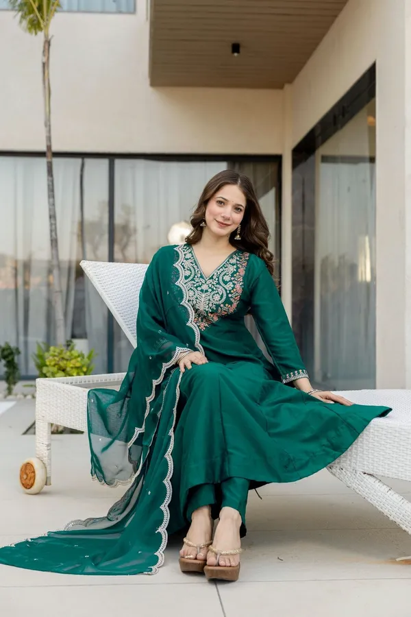 Green_Chinon_Embroidered_Anarkali_Kurta_Set_For_Women