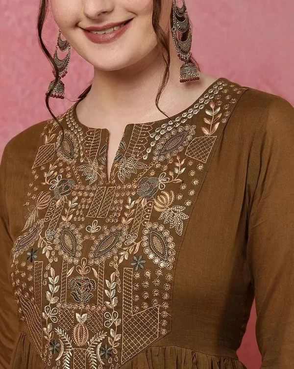 Dark_Green_Viscose_Chanderi_Embroidered_Kurta_Set_For_Women
