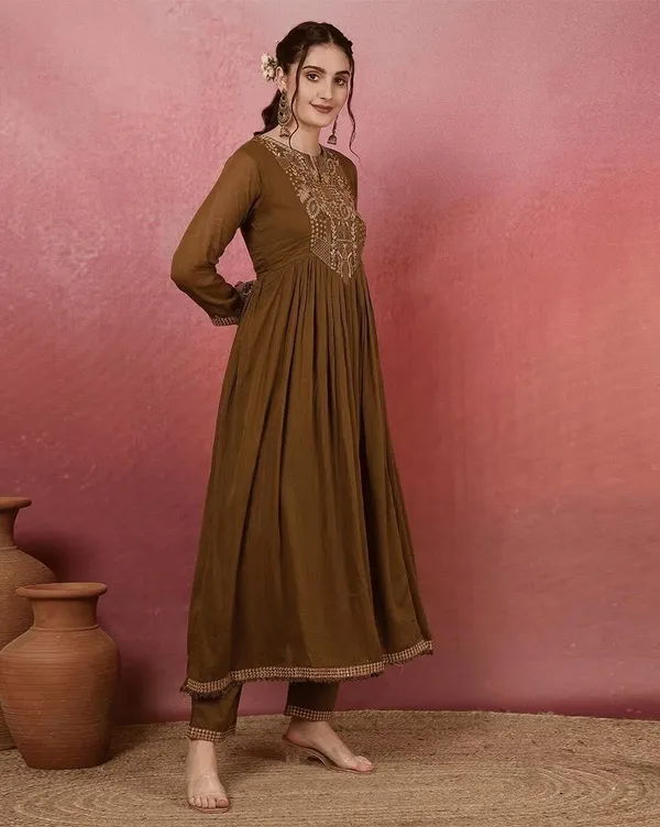 Dark_Green_Viscose_Chanderi_Embroidered_Kurta_Set_For_Women