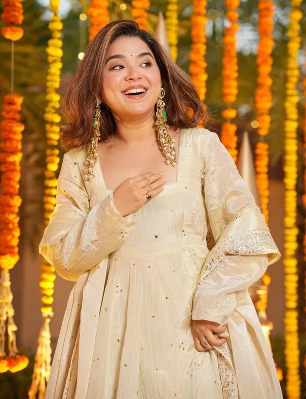 Beige_Chinnon_Anarkali_Foil_Butti_Kurta_Set_For_Women