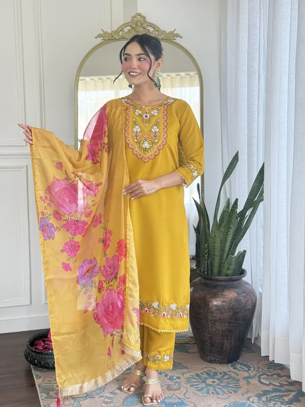 Gold_Chanderi_Straight_Embroidered_Kurta_Set_For_Women