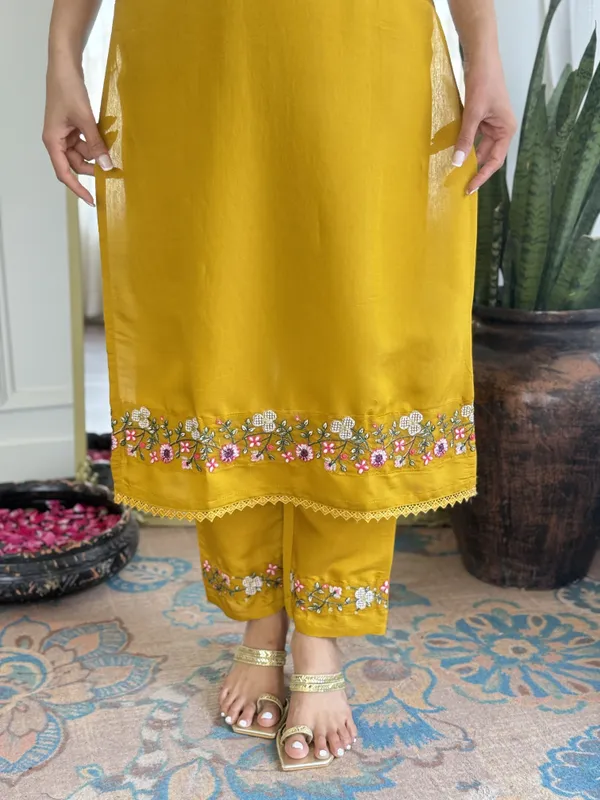 Gold_Chanderi_Straight_Embroidered_Kurta_Set_For_Women
