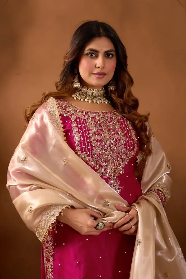 Pink_Heavy_Silk_Embroidered_Sequin_Dori_Work_Kurta_Set_For_Women