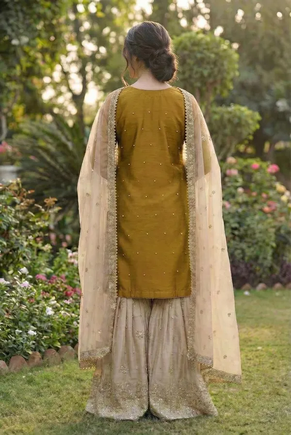 Green_Silk_Blend_Embroidered_Festive_Kurta_Set_For_Women