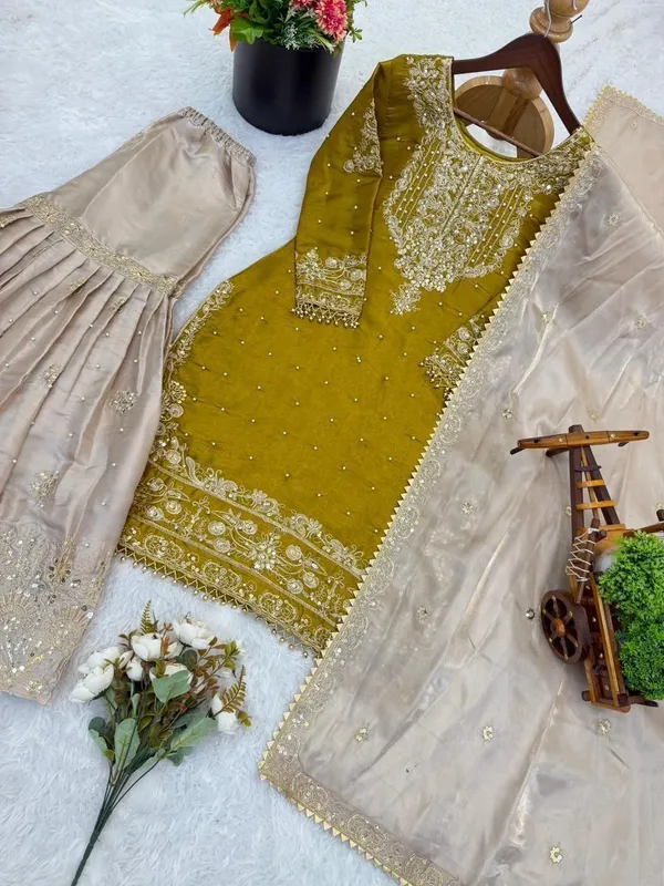 Green_Silk_Blend_Embroidered_Festive_Kurta_Set_For_Women