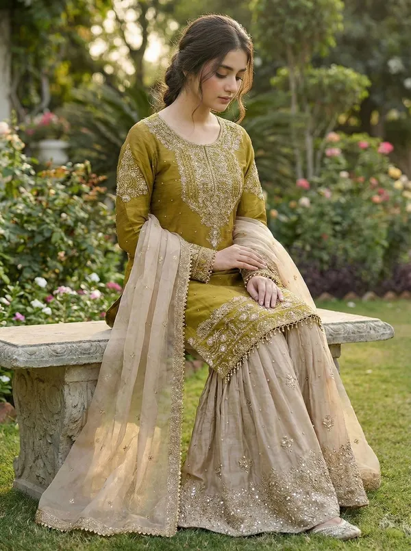 Green_Silk_Blend_Embroidered_Festive_Kurta_Set_For_Women