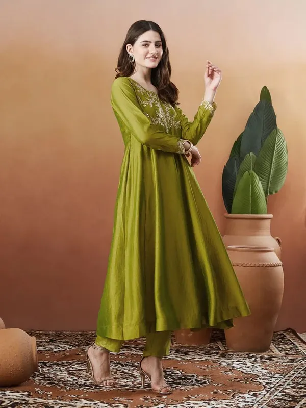 Green_Flared_Anarkali_Zari_Embroidered_Kurta_Set_For_Women