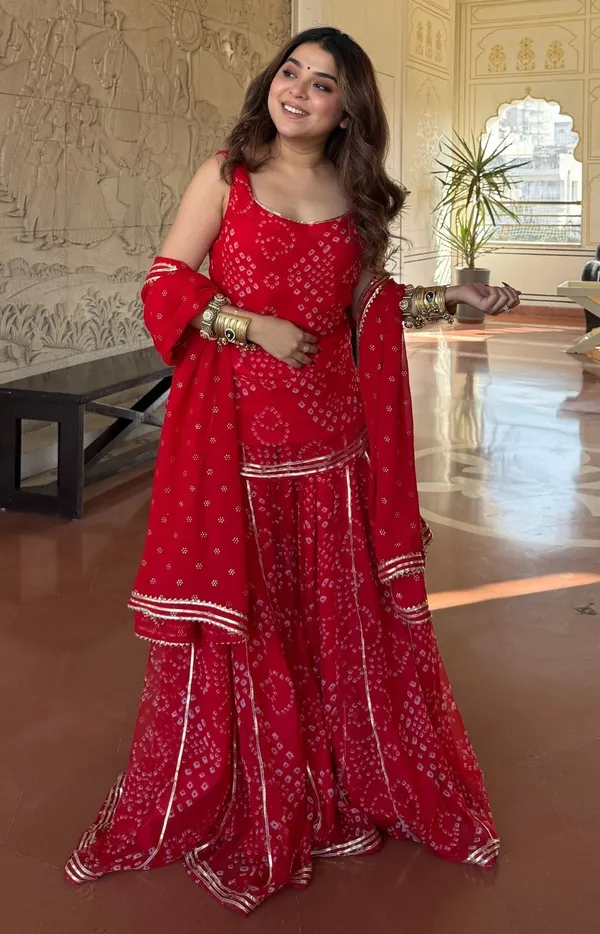 Vaidehi_Fashion_Women's_Red_Bandhani_Print_Kurti_with_Sharara_and_Dupatta_|_3-Piece_Set,_Ethnic_Wear,_Gota_Patti_Border,_Festive_Occasion,_Square_Neck