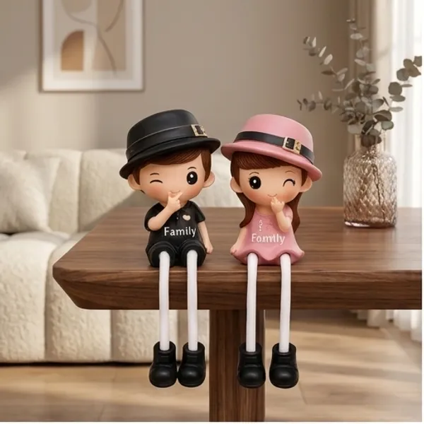 Polyresin_Glossy_Heart_Holding_Sitting_Couple_Showpiece
