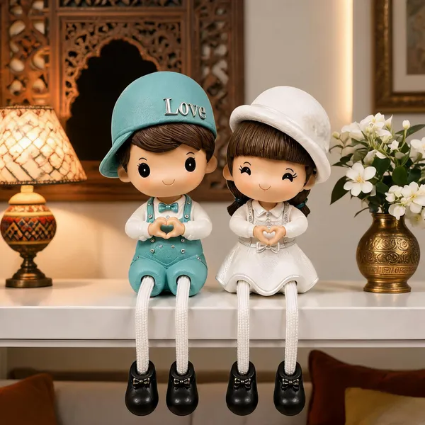 Polyresin_Hand_Painted_Seated_Heart_Couple_Showpiece