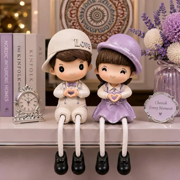 Polyresin_Seated_Heart_Holding_Couple_Showpiece