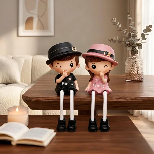 Polyresin_Glossy_Heart_Holding_Sitting_Couple_Showpiece