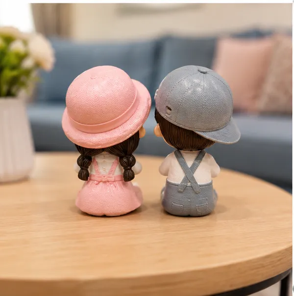 Polyresin_Seated_Heart_Symbol_Couple_Showpiece