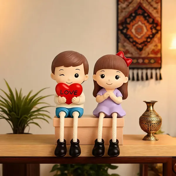Polyresin_Aesthetic_Heart_Holding_Couple_Showpiece