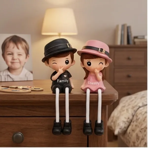 Polyresin_Family_Theme_Hat_Wearing_Couple_Showpiece