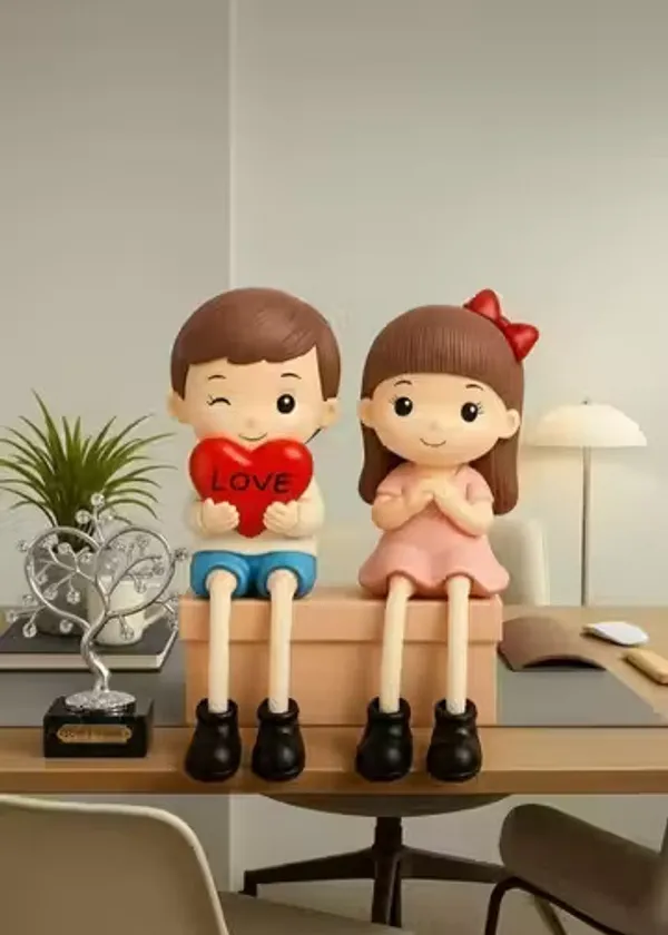 Polyresin_Coordinated_Outfits_Hat_Sitting_Couple_Showpiece