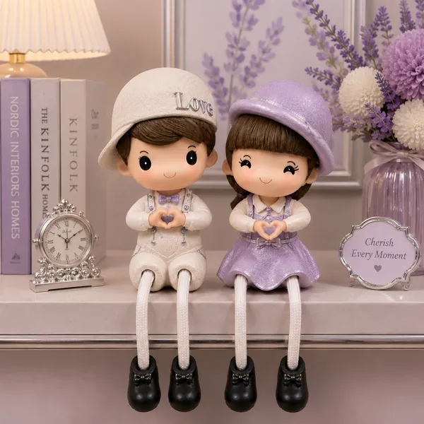 Polyresin_Seated_Heart_Holding_Couple_Showpiece