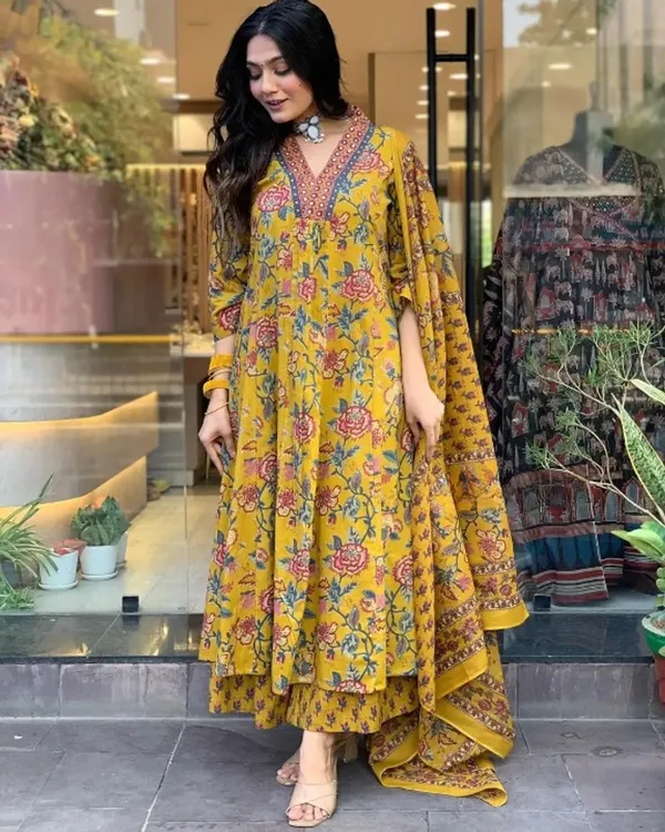 Sunshine_And_Blossoms_Ethnic_Redefined_Anarkali_Printed_Kurta_Palazzo_Dupatta_Set